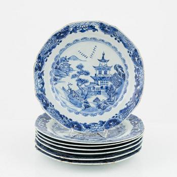 A set of seven blue and white dinner plates, Qing dynasty, Qianlong (1736-95).