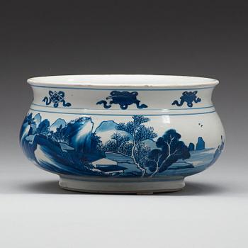 A blue and white censer, Qing dynasty, Kangxi (1662-1722).