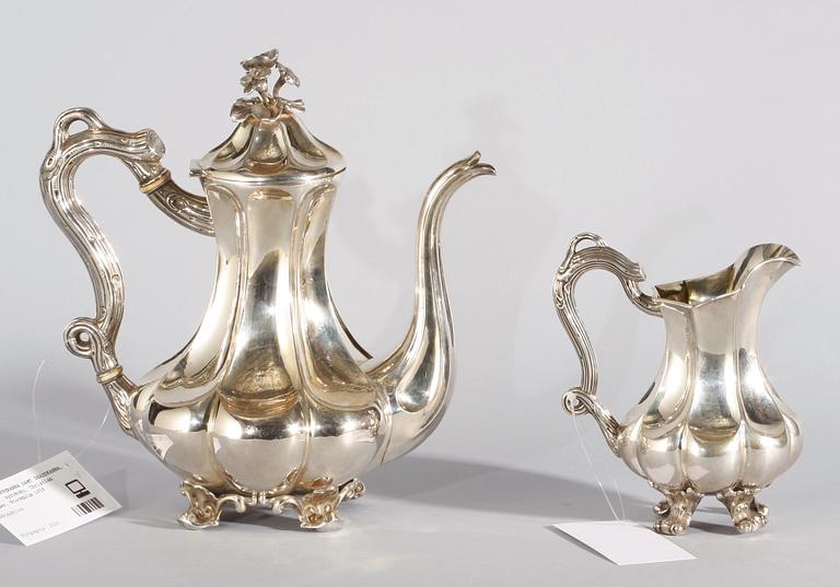 KAFFEKANNA SAMT GRÄDDKANNA, silver, nyrokoko, Christian Hammer, Stockholm 1858.