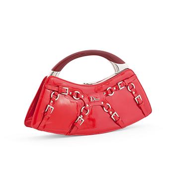 753. CHRISTIAN DIOR, a red patent leather evening bag / clutch, "Frame Sac Fermoir".