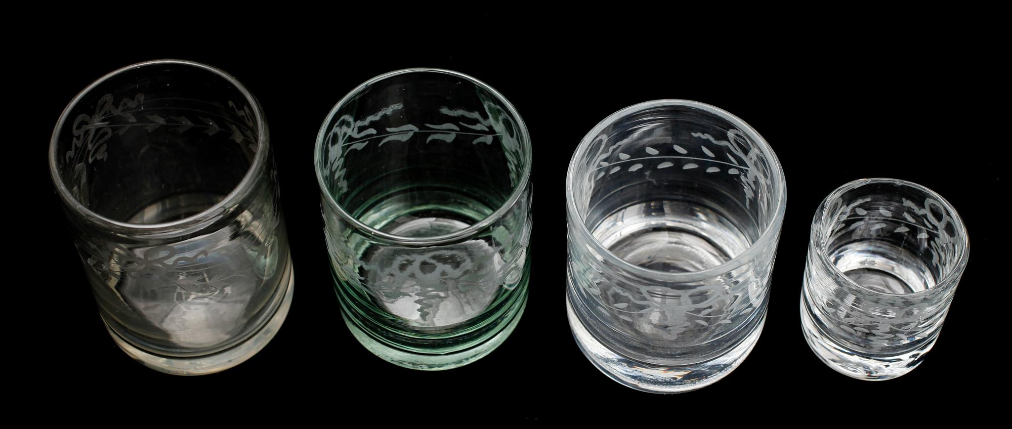 GLAS, 28  st, sannolikt Reijmyre, olika åldrar och storlekar.