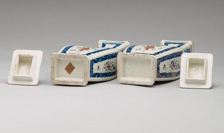 A pair of famille rose vases with cover, Qing dynasty, Qianlong (1736-95).