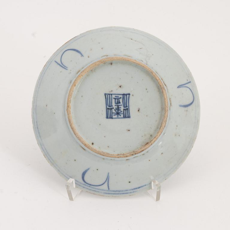 A set of 12 similar Chinese blue and white porcelain small dishes, late Qing dynasty, second half of the 19th Century.