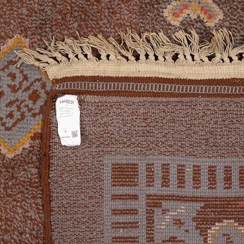 A carpet, knotted pile, ca 374-377 x 275-278 cm, possibly  Konstfliten, Sweden/Finland, around 1920-1930.