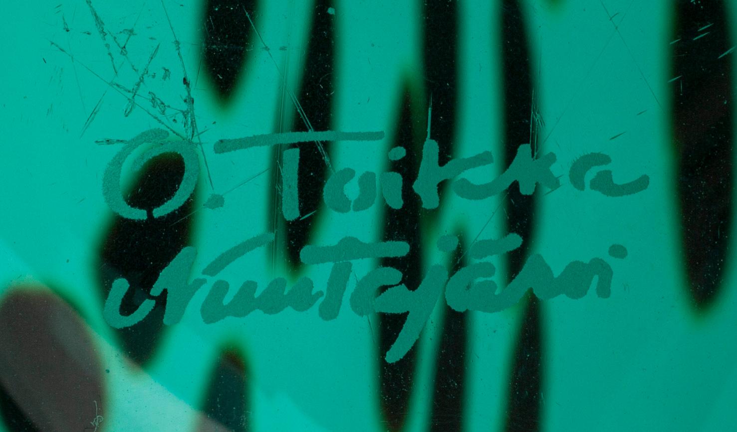 LINTUJA, 2 kpl, lasia, toinen "Pekkasiini", signeeratut O. Toikka Nuutajärvi. 1990-luku.