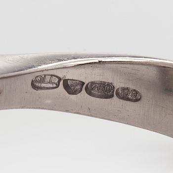 Ring, 18K vitguld, med odlad Tahiti pärla och diamanter. Finska stämplar 2005.