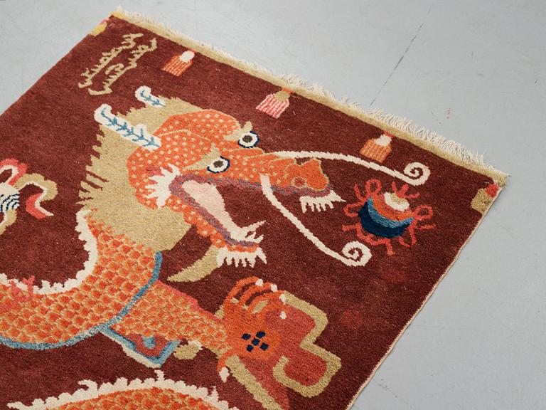 Matto, a pillar rug, a semi-antique/an old Chinese, ca 195 x 92,5-93 cm.