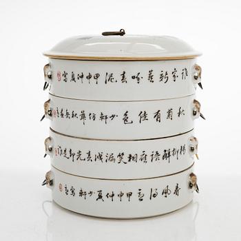 Matkärl och koppar med lock, 3 st, porslin, Kina, omkring år 1900.