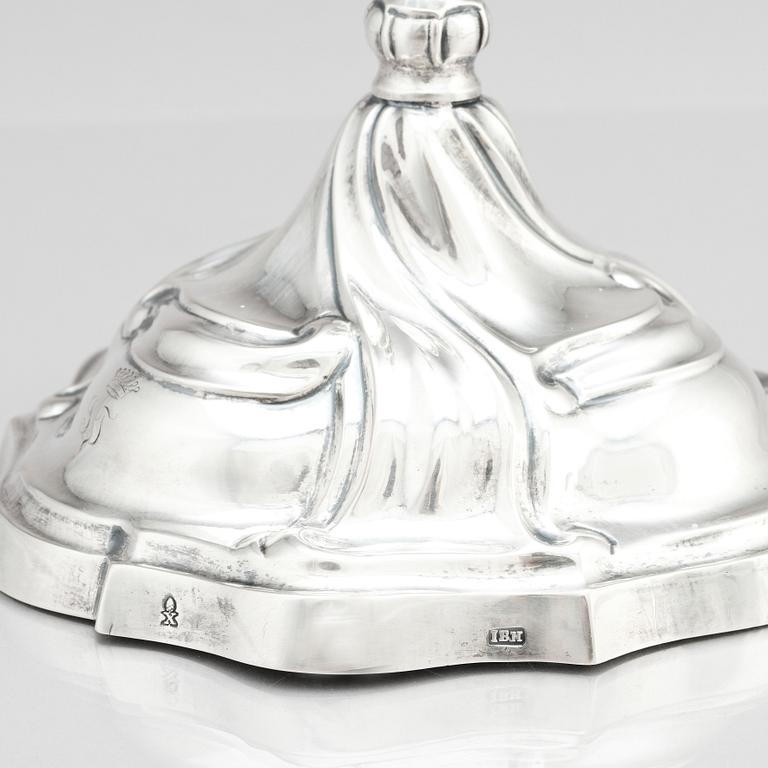 Johann Balthasar Heckenauer, ljusstakar, ett par, silver, Augsburg (1775-1777). Rokoko.