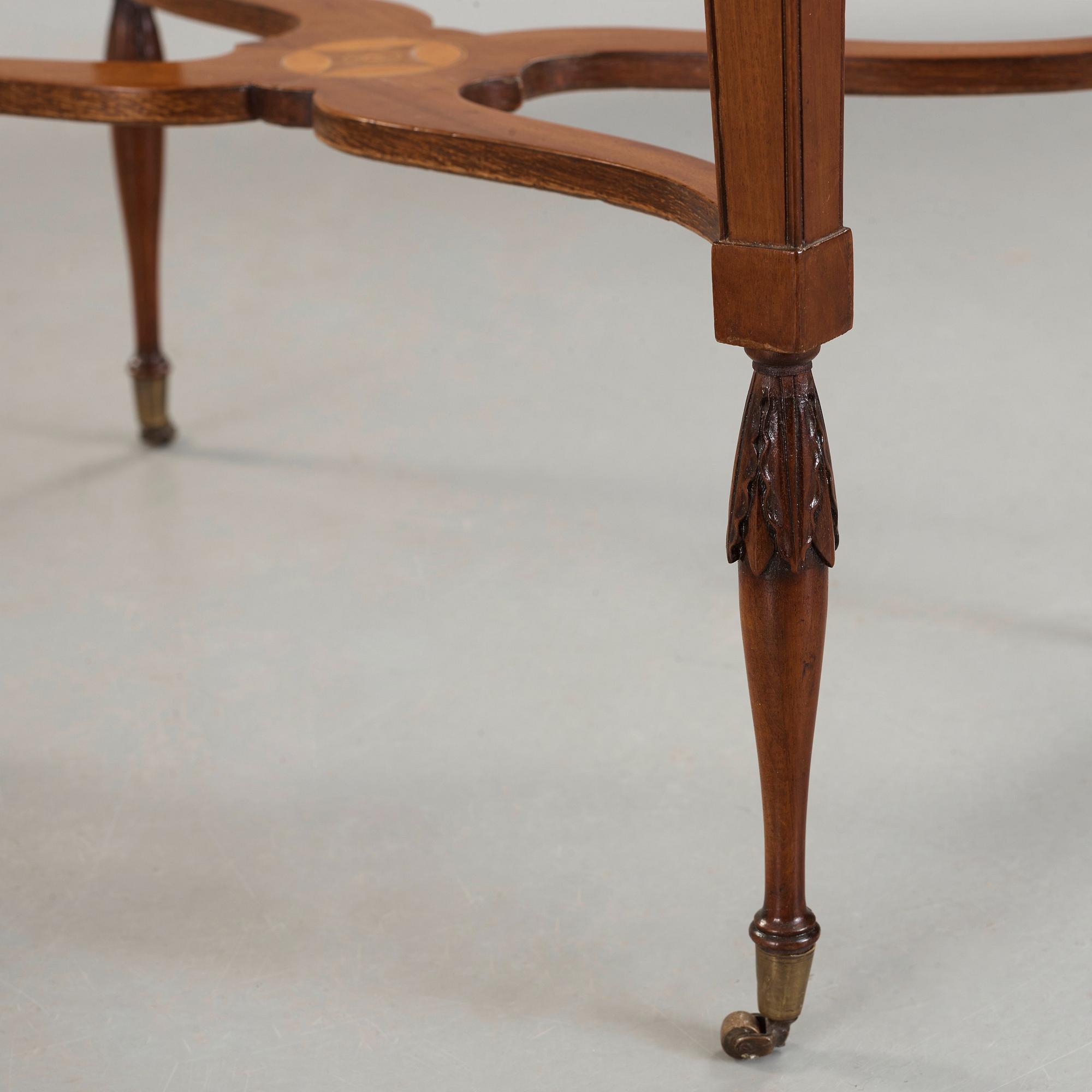 A late Gustavian table by Lars Qvarnberg, master 1801.