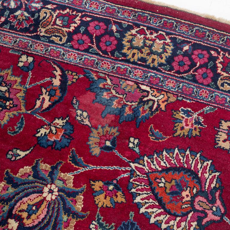 Matta, semiantik Meshed, signerad Saber, ca 460 x 152 cm.