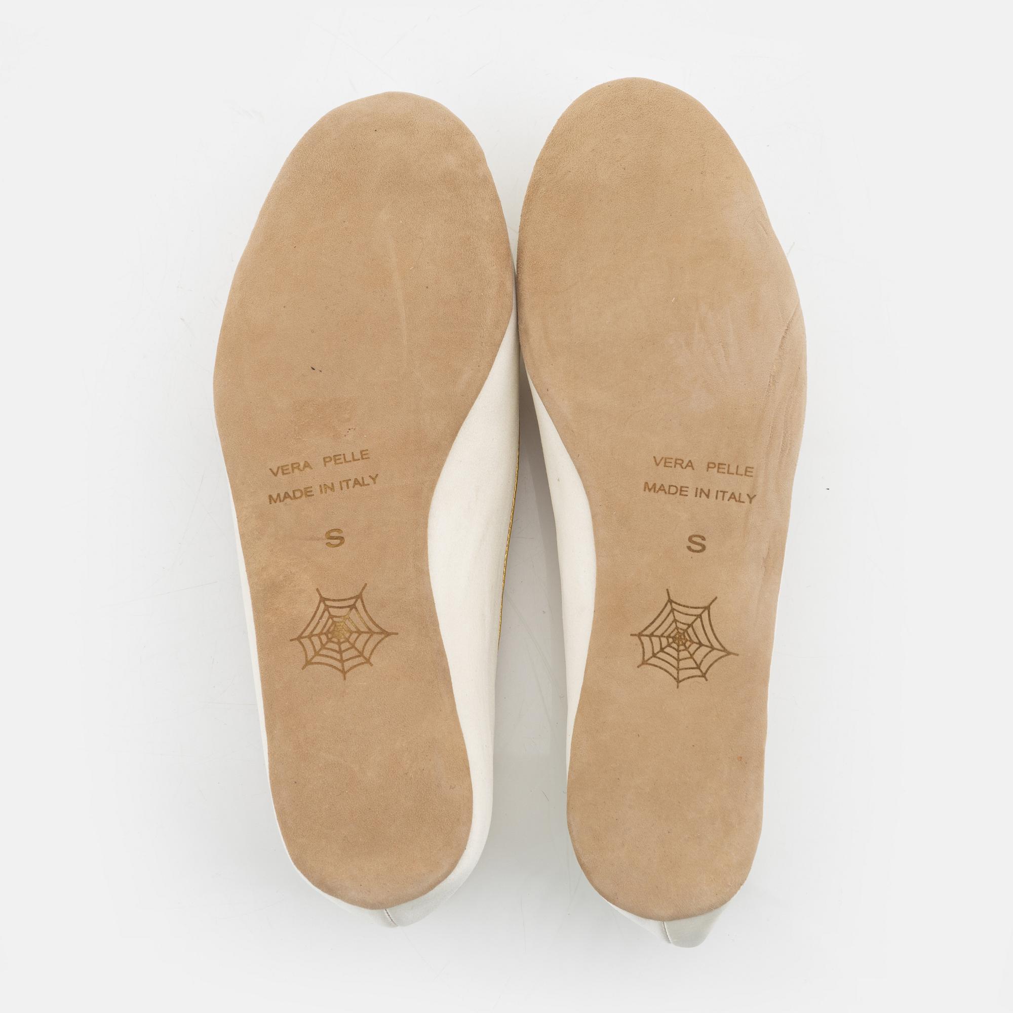 Charlotte Olympia, a pair of 'Cat nap' silk flats, a sleeping mask and a toilet bag, size S.