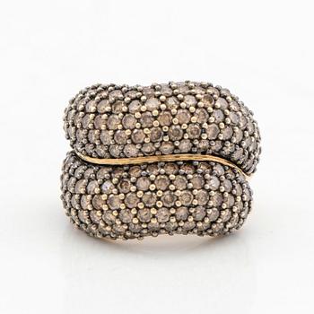 Ring, 14K gold with brown diamonds.