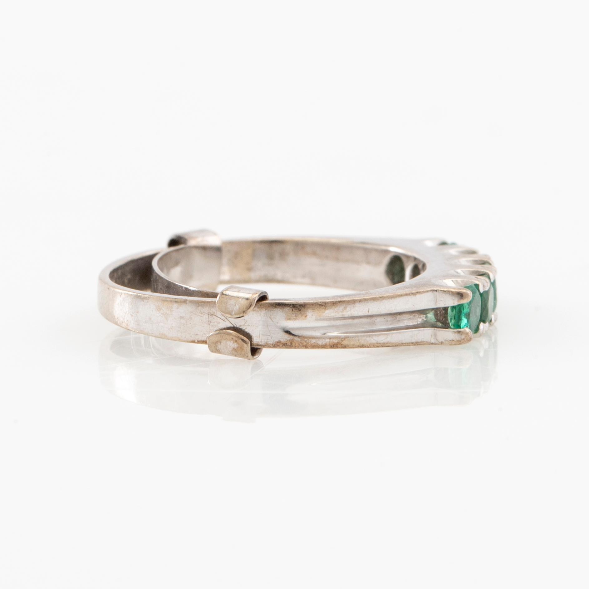 Ring 14K white gold with faceted emeralds.