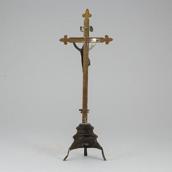 A bronze crucifix, 17th/18th century.