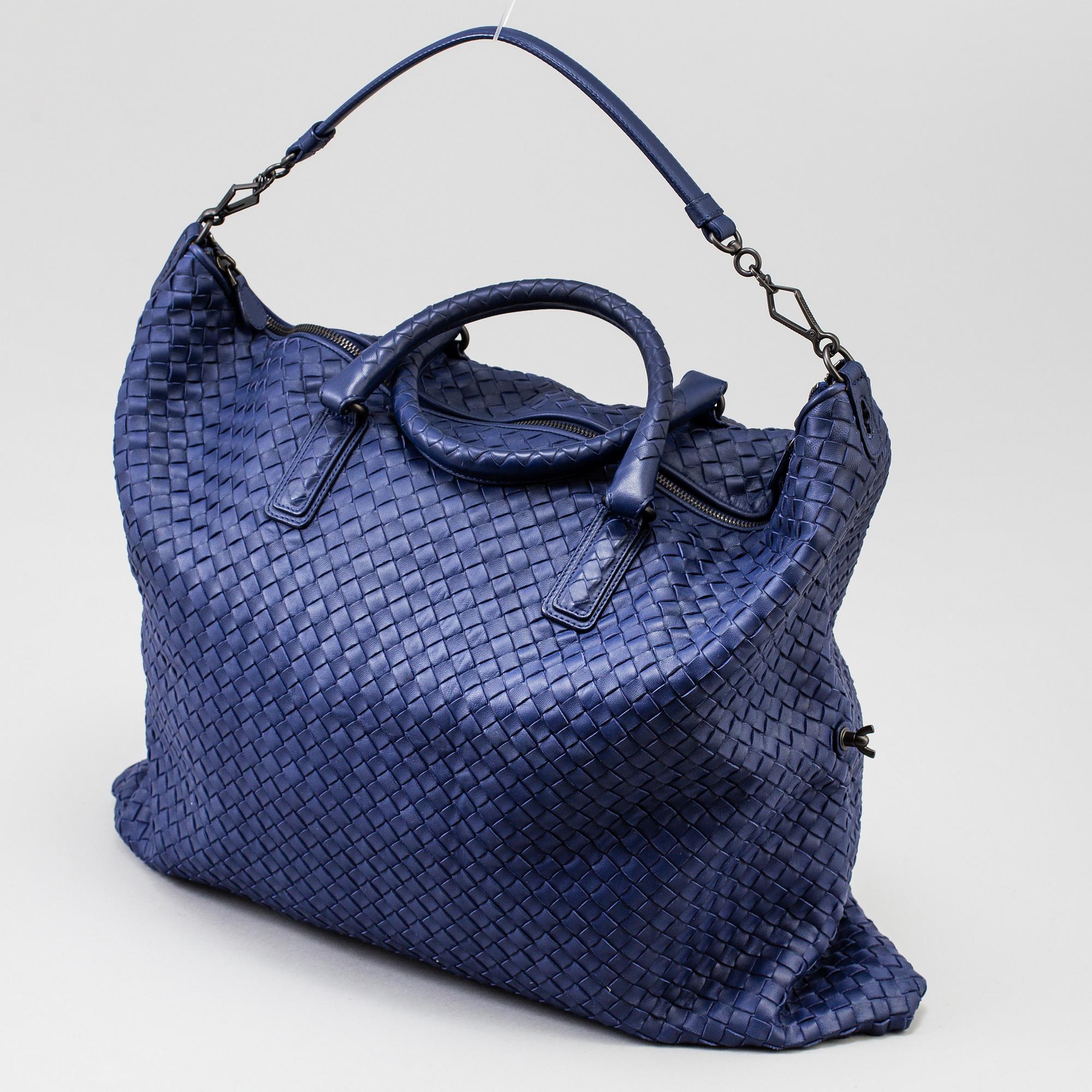 A 'Maxi Convertible Bag' in intrecciato nappa  from Bottega Veneta, 2014.