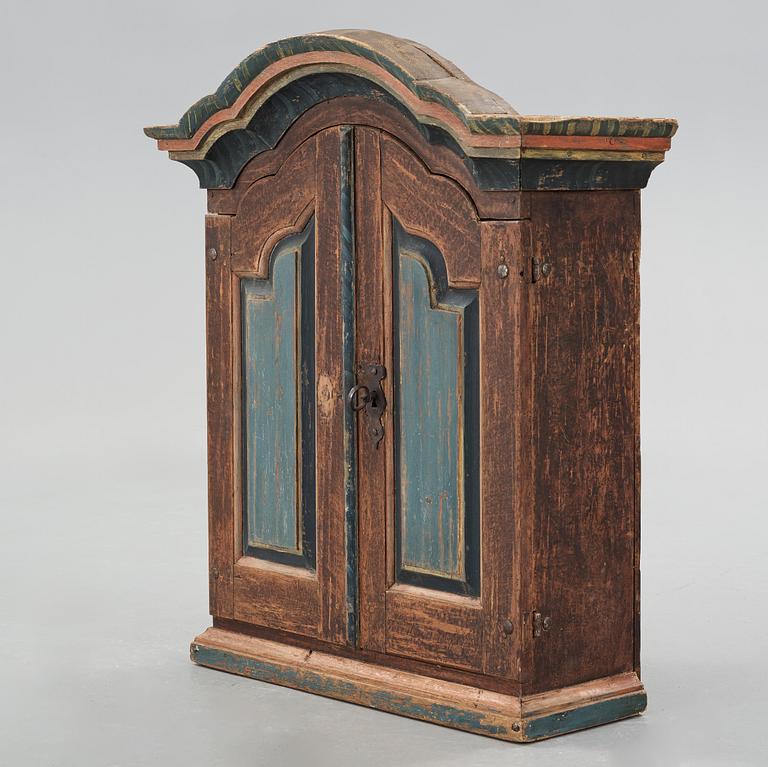 a 18th century folklore wall cabinet from Hälsingland.