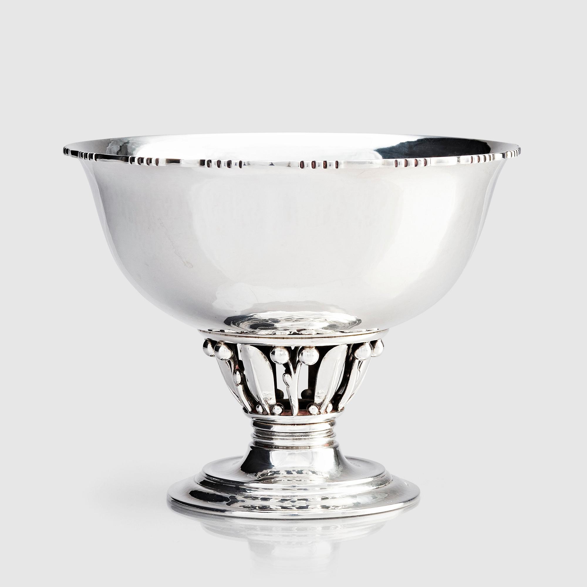 Georg Jensen, skål på fot, Köpenhamn 1925-1932, sterling silver, design nr 180B, svenska importstämplar K Anderson 1931.