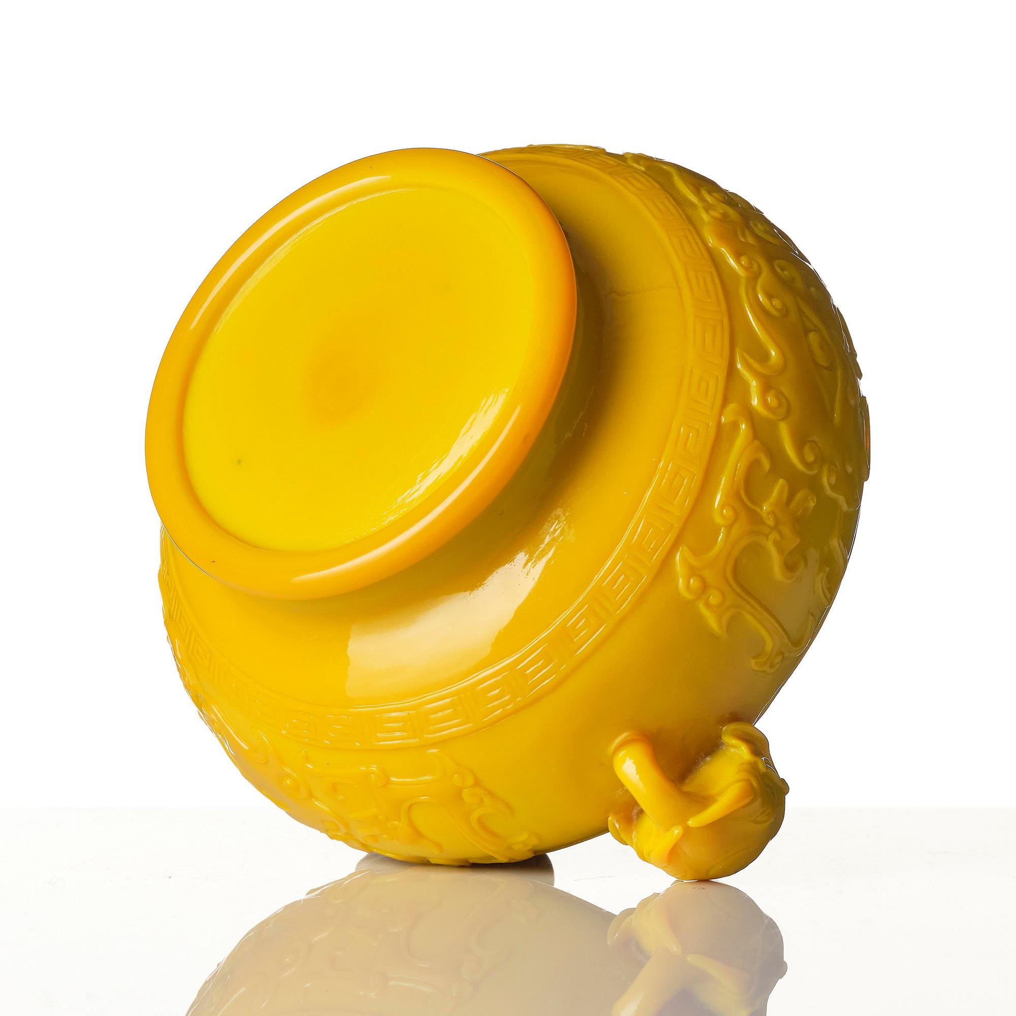 An elegant moulded yellow glass censer, late Qing or early 20th century.