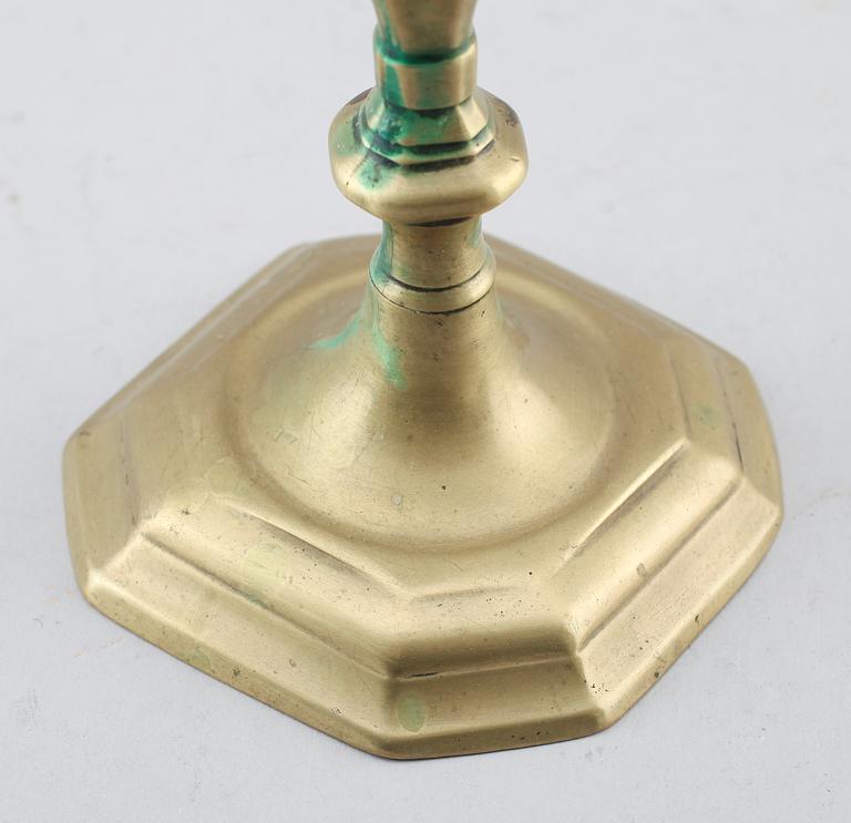 LJUSSTAKE, mässing, senbarock, 1700-tal.