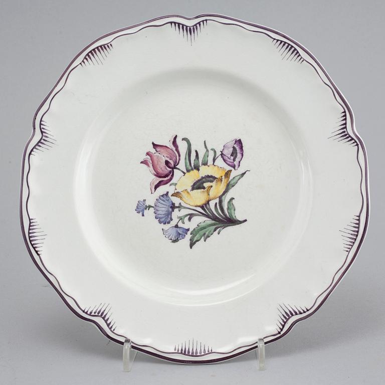 90 pieces of earthenware tableware from Rörstrand, model "Rörstrandia", 1930-56.