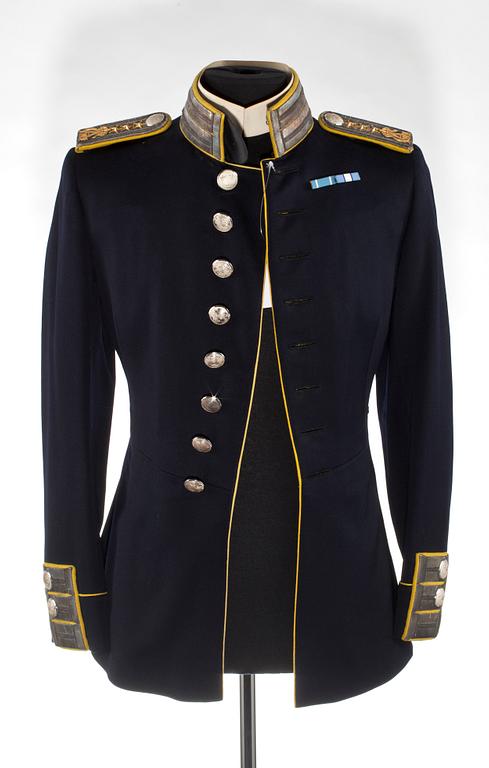 OFFICERSUNIFORM, 3 delar, ca storlek 46, Sverige 1900-talets första hälft/mitt.