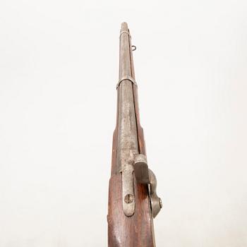 A British percussion gun, probably a shortened 1853 pattern.