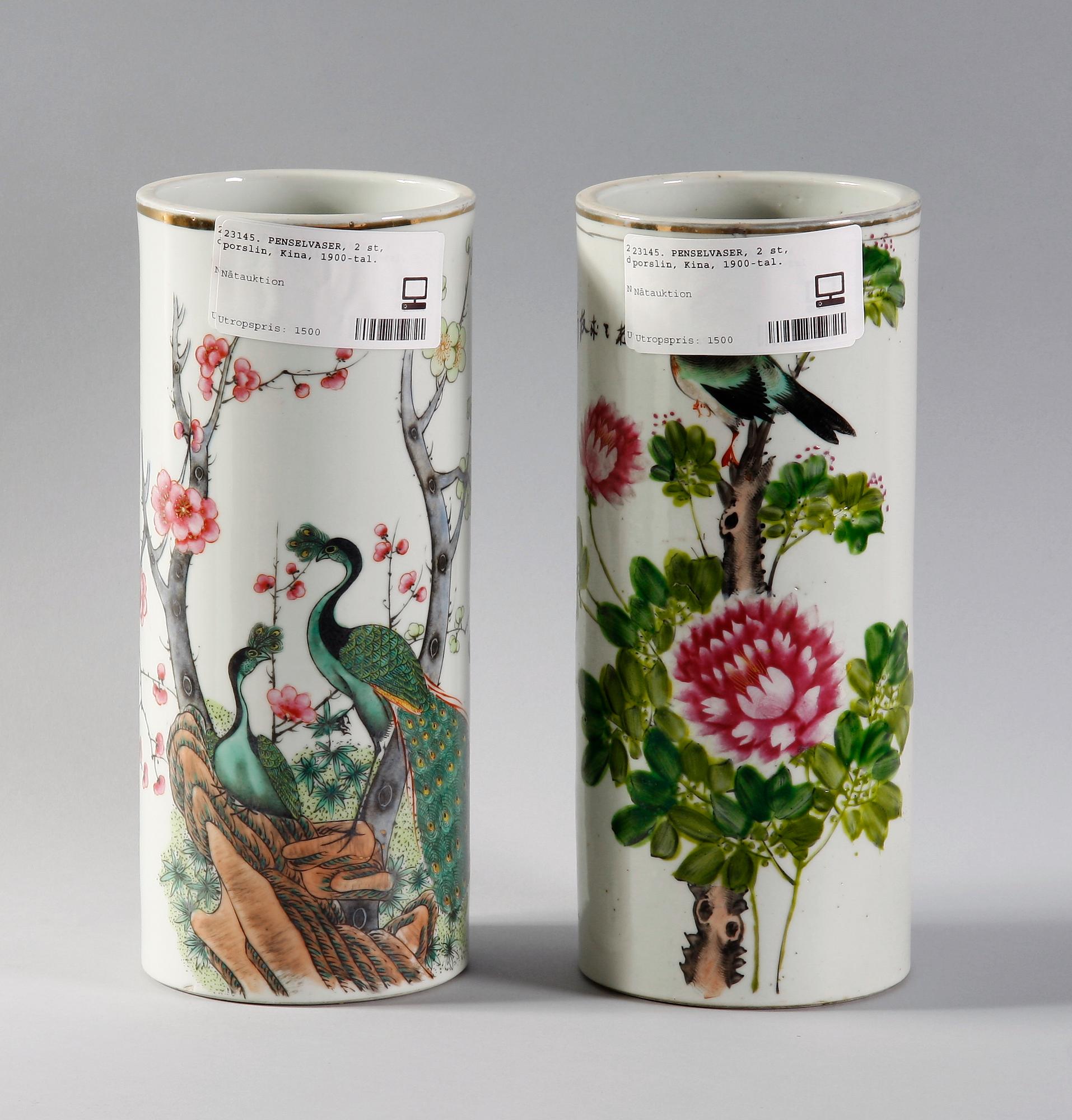 PENSELVASER, 2 st, porslin, Kina, 1900-tal.