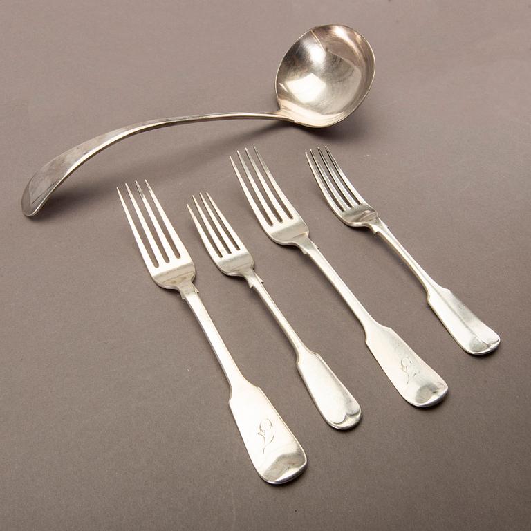 An English 20th century 21 pcs of silver cutlery, different makers, total weight ca 1120 gram.