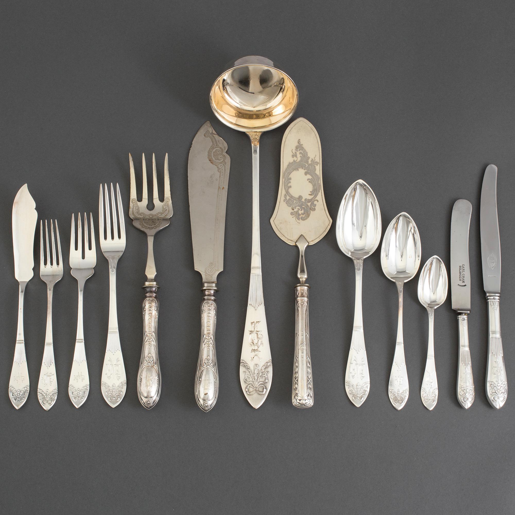 JÜLIIS BLÜM (1873-1932), Riga, bestickservis, silver, 100 delar, med monogram.