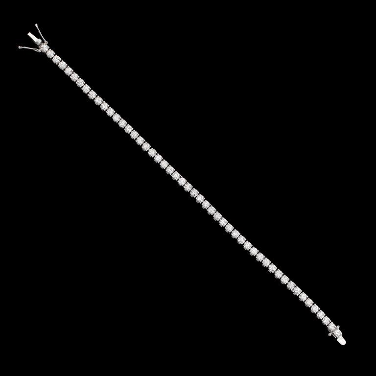 ARMBAND, sk Rivière, briljantslipade diamanter tot 5.19 ct.