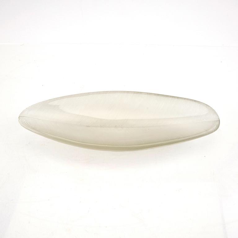 Tapio Wirkkala, skålfat  ”Sulka” (fjäder) iittala 58 (?).