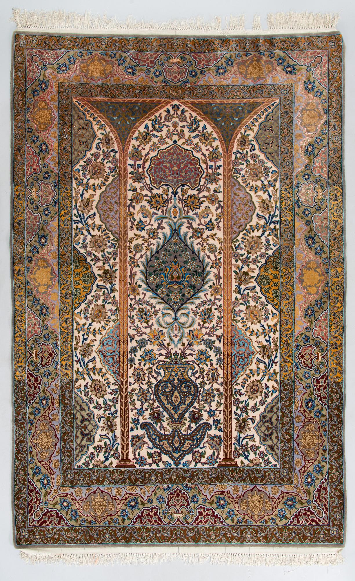 Matto, semiantiikkinen Isfahan, Keski-Persia, n. 240 x 156 cm.