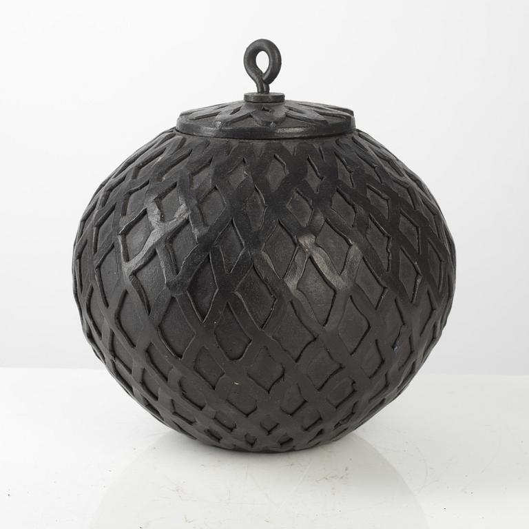 Anja Notini, an urn with cover, own workshop, Saltsjö-Boo.