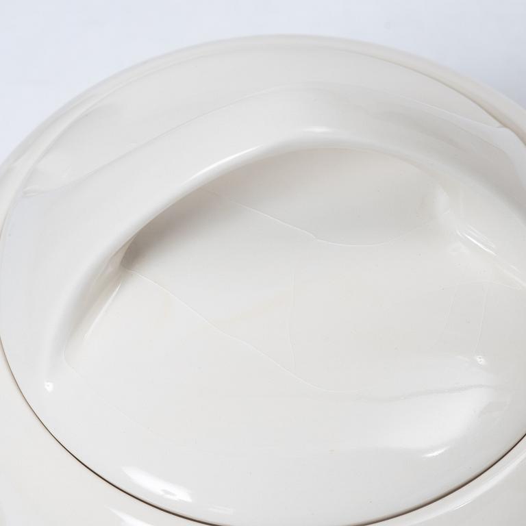 Tea service, 9 pieces, Bordallo Pinheiro Caldas Da Rainha, Portugal, late 20th century.