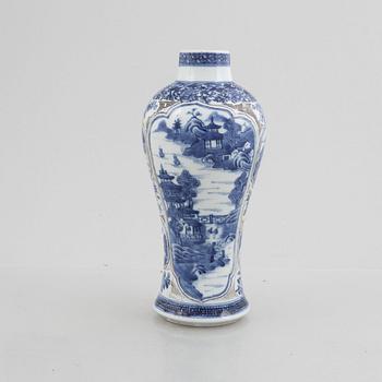 Ten pieces of Chinese porcelain, Qing dynasty 18th century,.