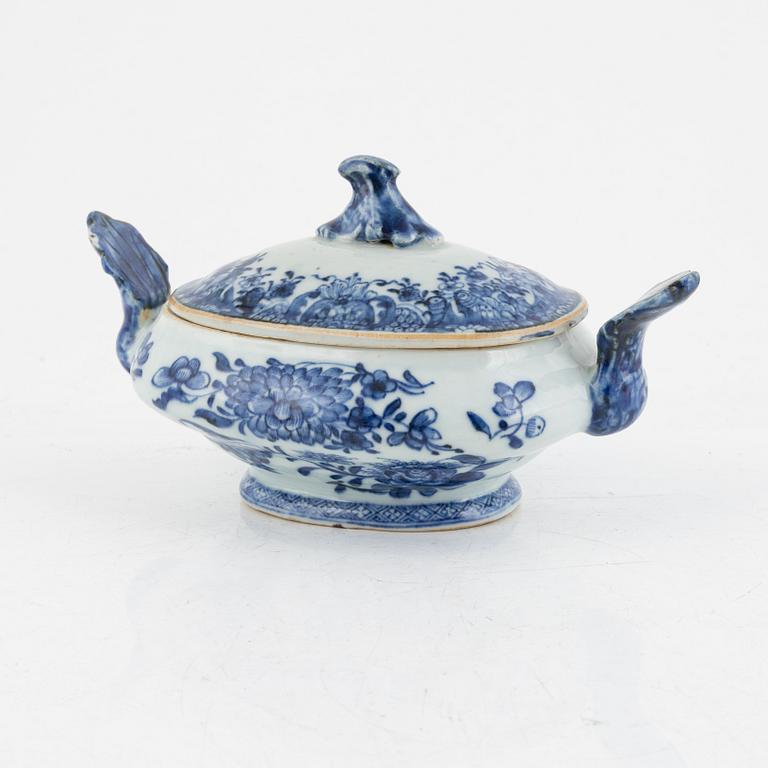 A Chinese bluen and white export porcealin sauce tureen with cover, Qing dynasty, Qianlong (1736-96).