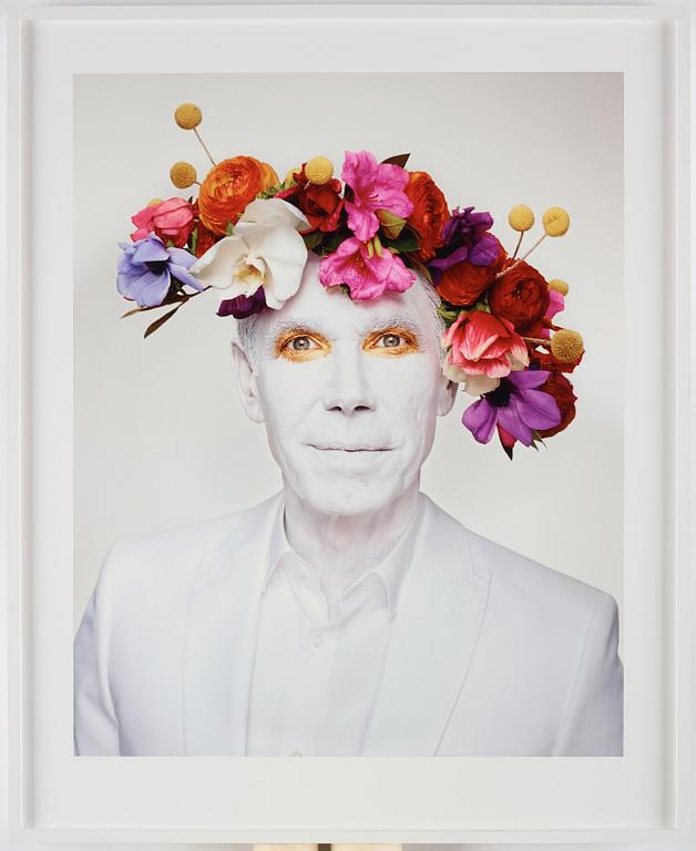 Martin Schoeller, "Jeff Koons with Floral Headpiece, New York, 2013".