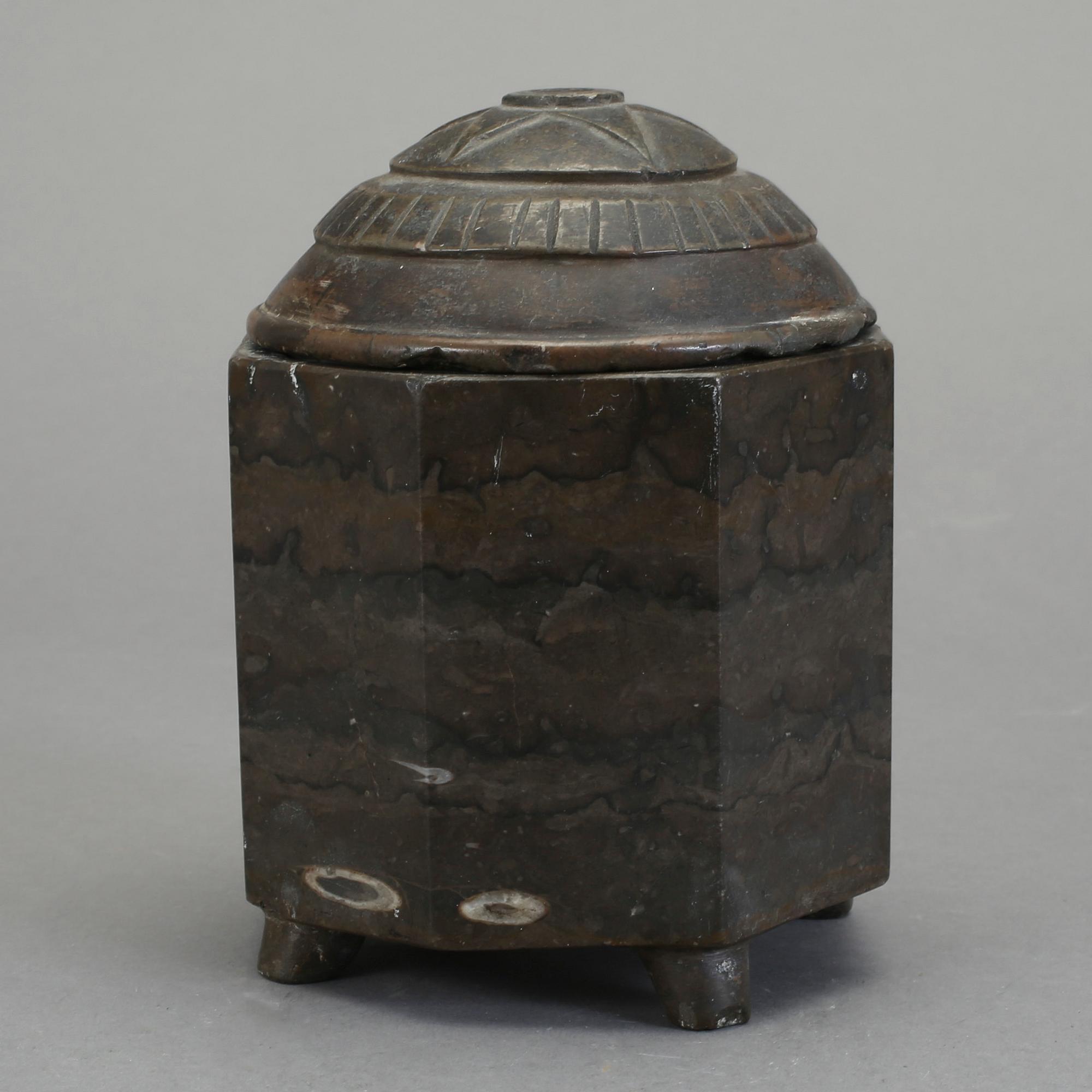 TOBAKSBURK, kalksten, 1800-talets första hälft/mitt.