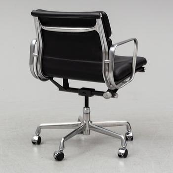 CHARLES & RAY EAMES, skrivbordsstol, "Soft pad chair". Eames Office 2008.