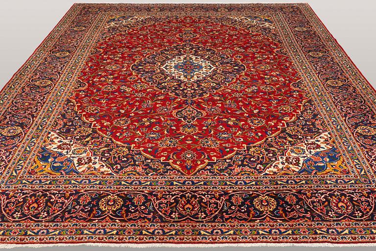 A CARPET, Kashan, ca 402 x 300 cm.