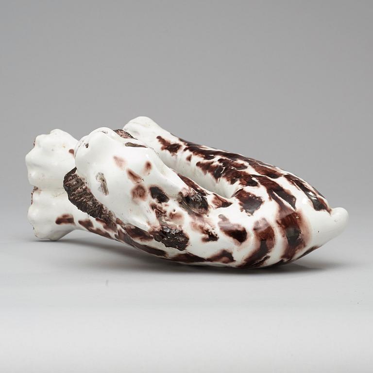 A Taisto Kaasinen glazed ceramic sculpture of a lynx, Upsala-Ekeby.