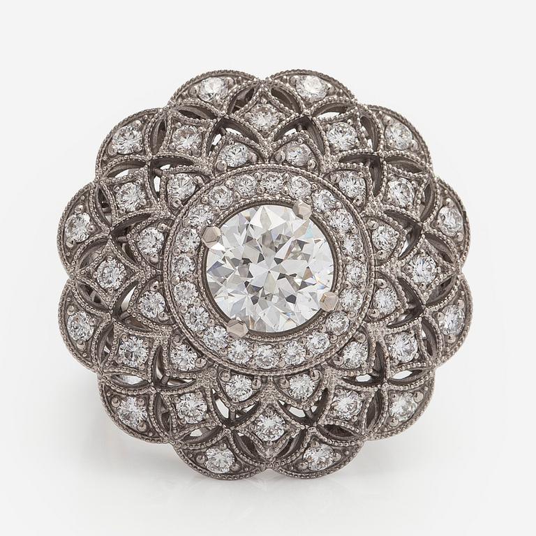 Sormus, briljanttihiotut timantit, keskitimantti 1,63 ct, 18K valkokultaa.