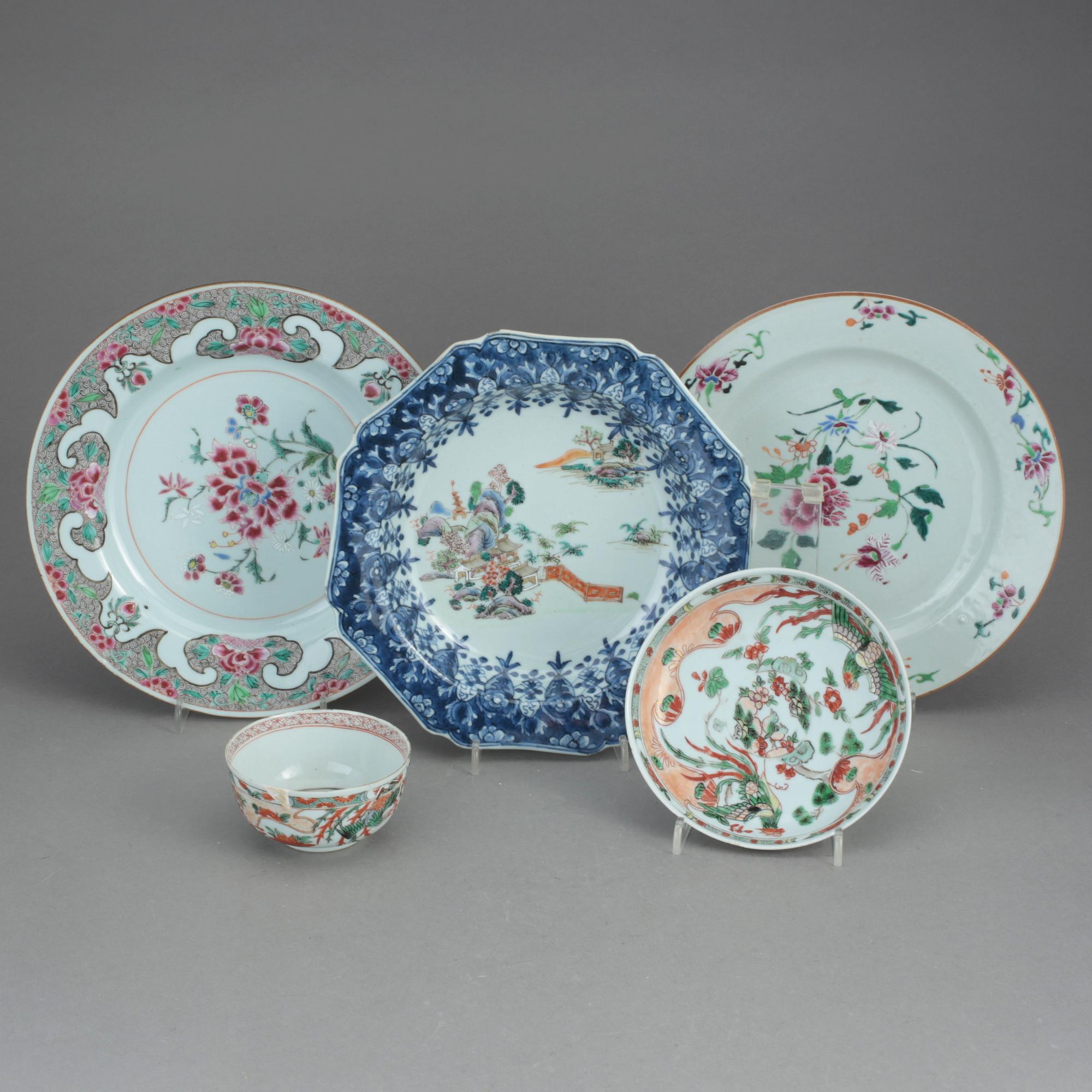 TALLRIKAR, 3 st, och KOPP med FAT, porslin, Kina, 1700-tal.