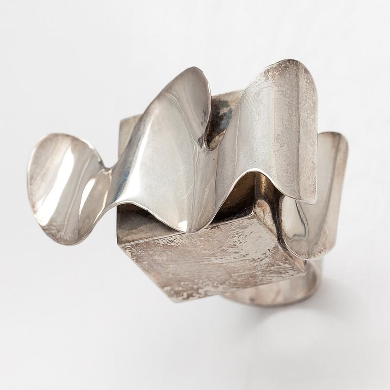 Paula Häiväoja, Ring, sterlingsilver. Pentti Roos/Studio Paula, Helsingfors 1969.