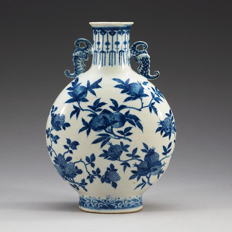 A blue and white moon flask, Qing dynasty, 19th Century, with Kangxi's six character mark.