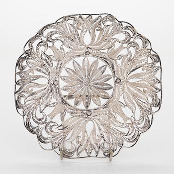 A Chinese silver filigree dish, 20th century. Marked.