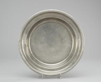 347. A Swedish pewter plate, makers mark by Anders Åkerman, Söderhamn (1772-1798).