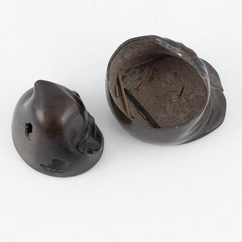 A Japanese bronze censer with cover, 20th Century.