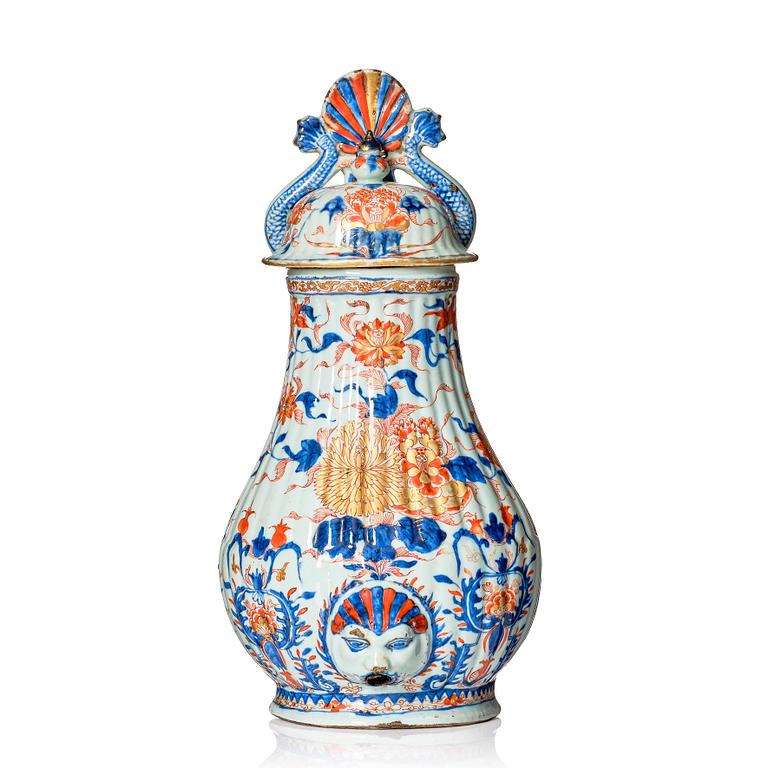 An imari wall fountain, Qing dynasty, Kangxi (1662-1722).